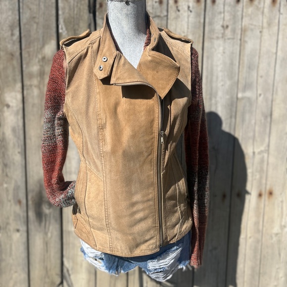 TAN FRINGED LEATHER VEST SIZE MED - Picture 10 of 11